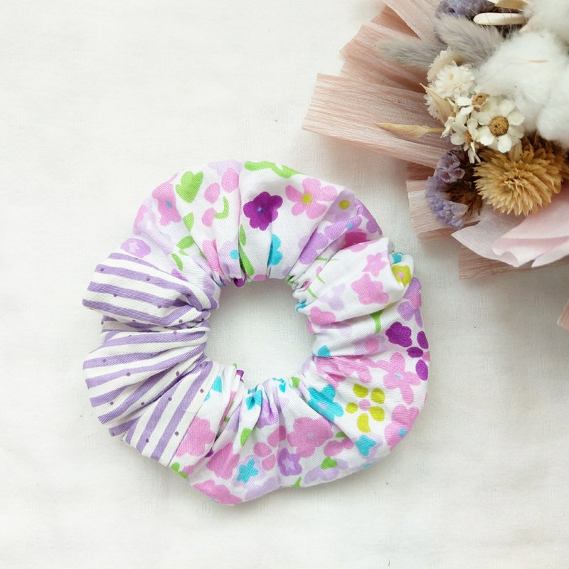 紫小花。手工甜甜圈髮束 大腸圈 - 髮夾/髮圈 - 棉．麻 紫色