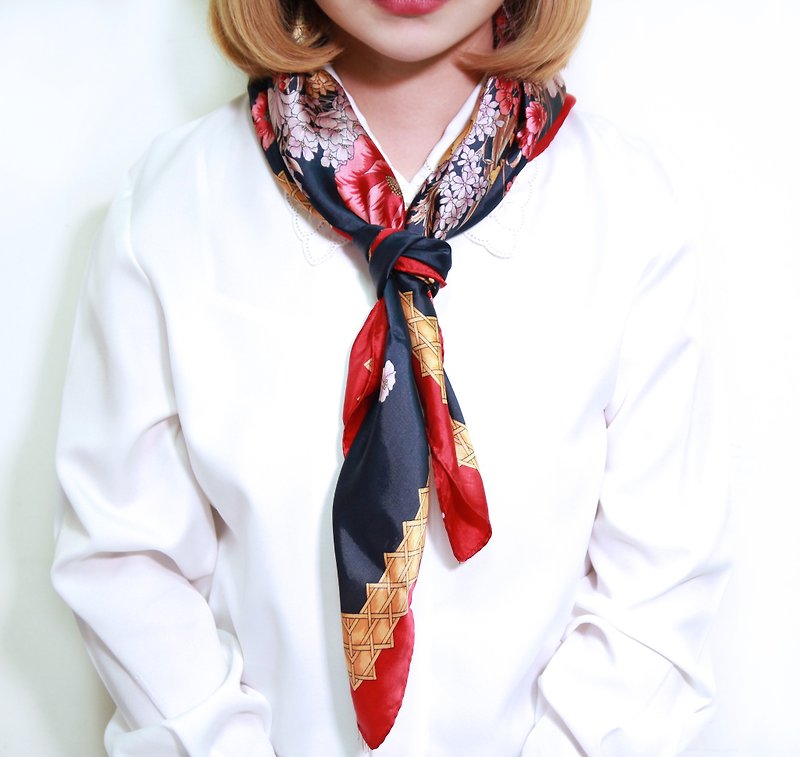 バックグリーンへ::日本いけばな芸術のヴィンテージスカーフ（SC-07）で行われた古典的な絹のスカーフを - スカーフ - シルク・絹 透明