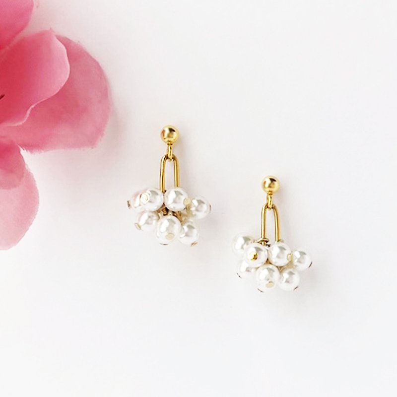 [New] Pearl flower earrings - Earrings & Clip-ons - Shell White