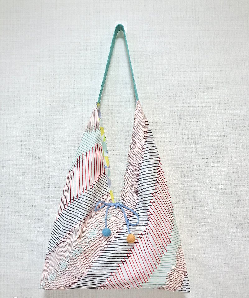 𣈱 款 再 再 / Japanese-style 侧-shaped side backpack / large size / striped triangle - Messenger Bags & Sling Bags - Cotton & Hemp Multicolor