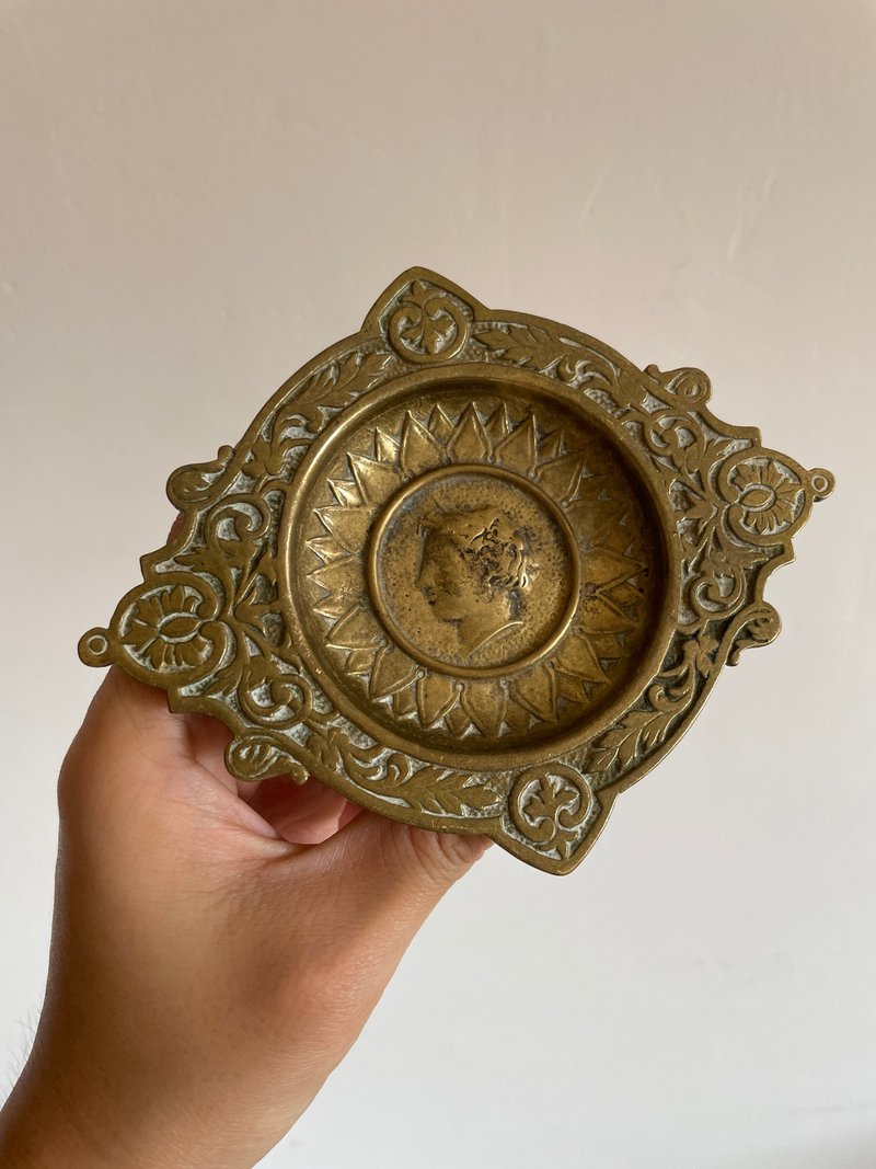 老雜貨老又好古董珠寶 Vintage 金色人頭錢幣盤 展示 w18 - 其他 - 其他金屬 金色