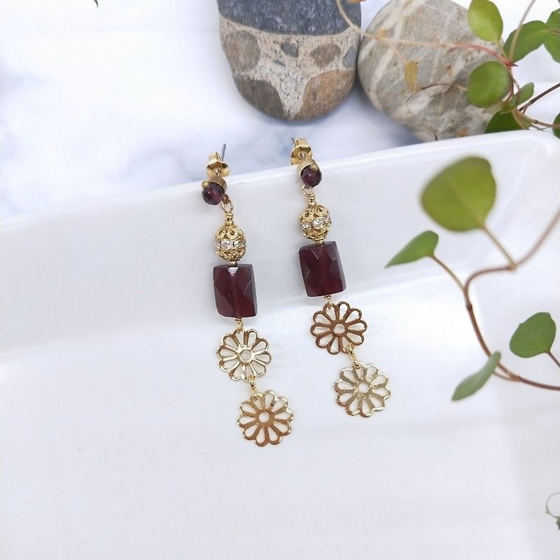 earring. Red Garnet* Brass Zircon Flower Earrings with Stainless Steel Ear Clips (Clampable) - Earrings & Clip-ons - Gemstone Red