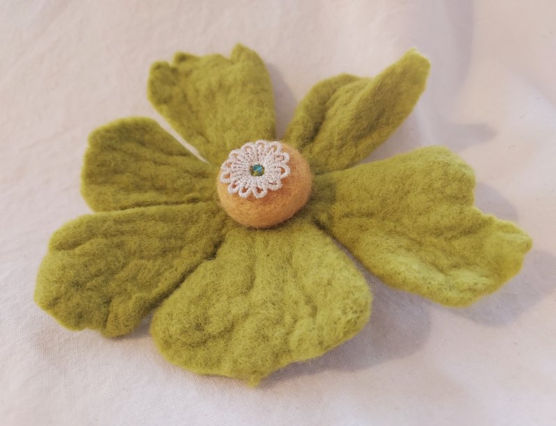 Wool autumn fragrance green flowers. pin - Corsages - Wool Green