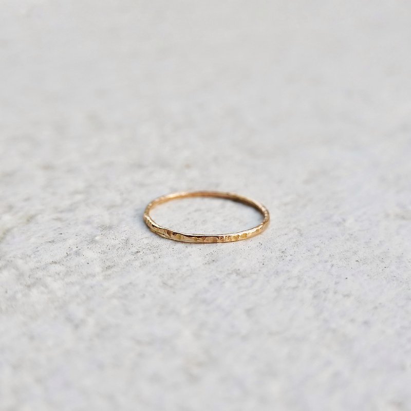 K14 Hammered | 14K Pure Gold Forged and Fine Wire Ring - แหวนทั่วไป - เครื่องประดับ สีทอง