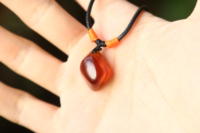 【Series of Amber】Burmese amber adjustable necklace - สร้อยคอ - เครื่องเพชรพลอย หลากหลายสี