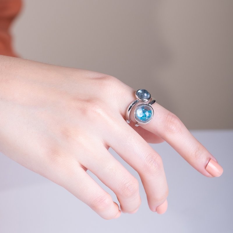 Mirari Curl Ring with Blue Apatite in White Topaz and Sky Blue Topaz - แหวนทั่วไป - เครื่องประดับพลอย สีเงิน