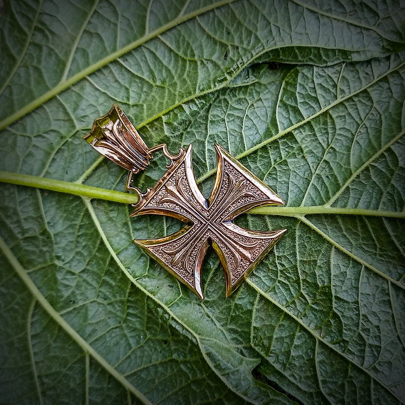 Maltese bronze cross necklace pendant,Vintage Cross,maltese Bronze Cross jewelry - 項鍊 - 銅/黃銅 金色