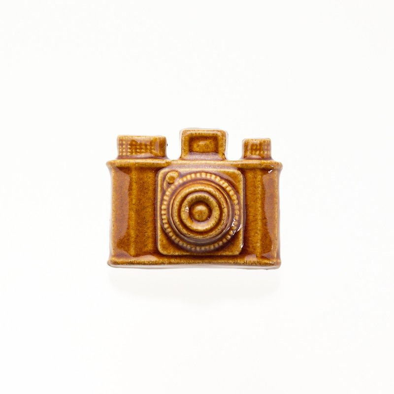 ceramics brooch camera brown - เข็มกลัด - ดินเผา 