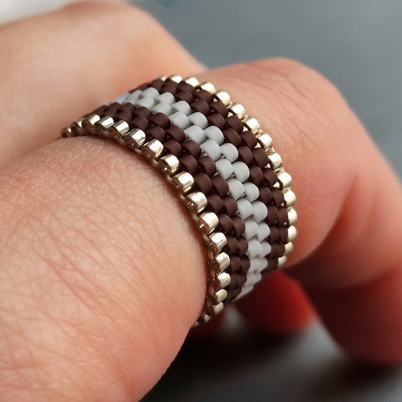 Silver bead ring | Brown handmade ring | Gray jewelry | Geometric ring | Wide - 戒指 - 玻璃 銀色