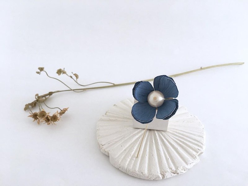 Small floret brooch ● Blue ● - เข็มกลัด - ผ้าฝ้าย/ผ้าลินิน สีน้ำเงิน