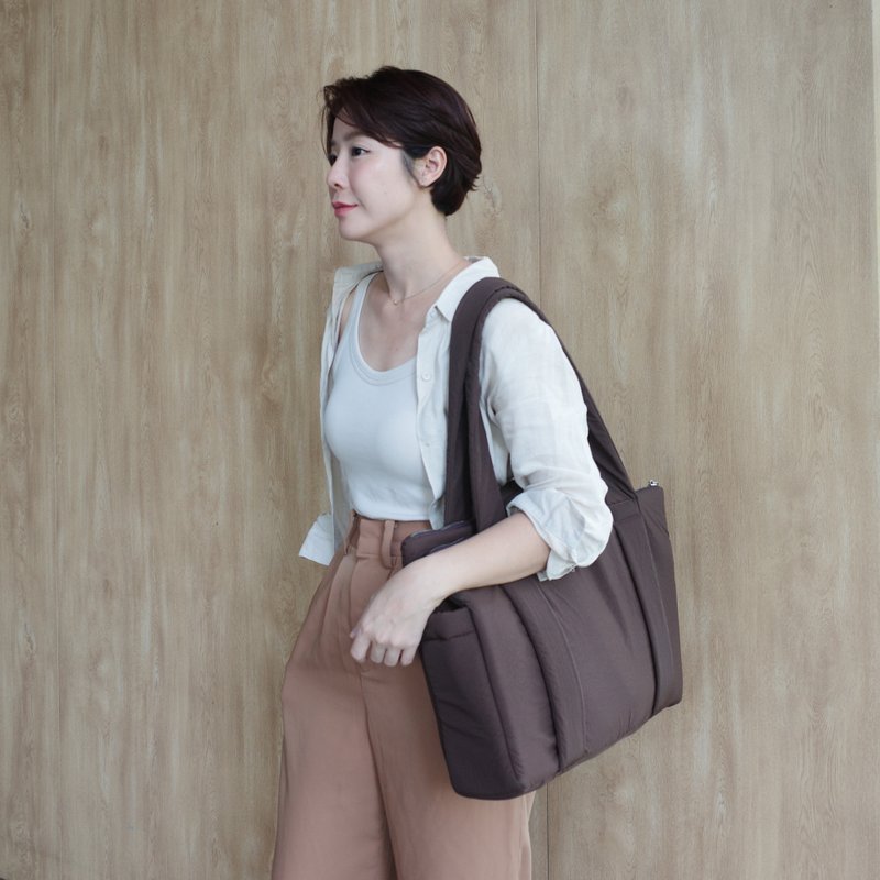 Dark choc - Big dog fluffy shoulder tote bag WHITEOAKFACTORY 蓬鬆包 手提 - 公事包 - 尼龍 咖啡色