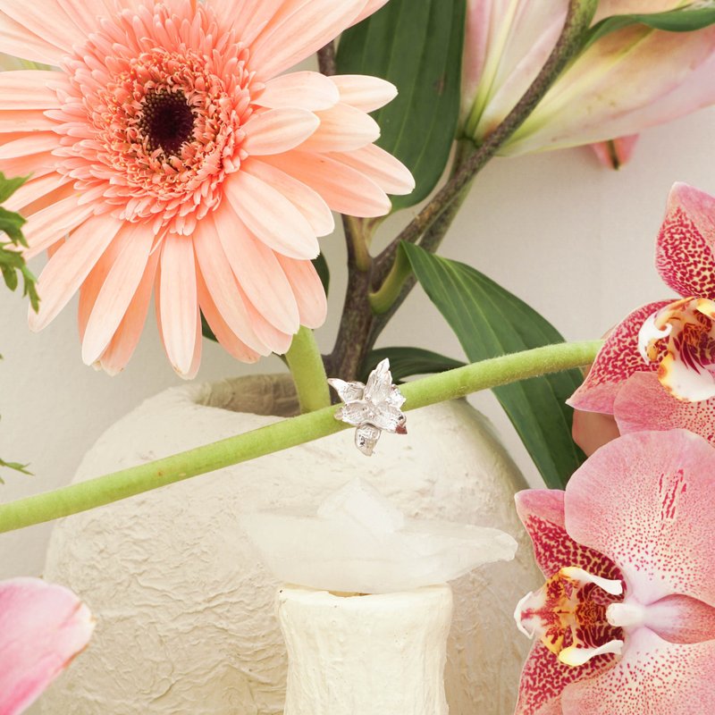Orchid Ear Cuff - 耳環/耳夾/耳骨夾 - 半寶石 金色