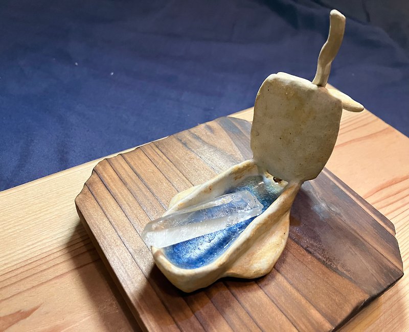 Whale Viking Boat Sea Glass Ornament - ของวางตกแต่ง - ดินเผา สีน้ำเงิน