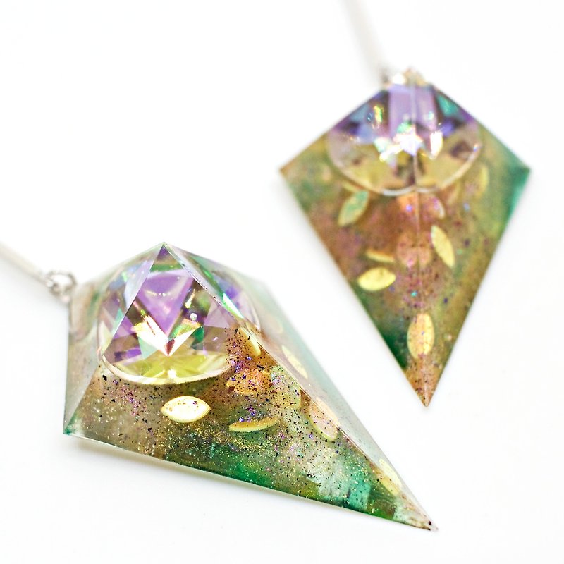 Sharp pyramid dangle earrings (cabbage that has grown) - Earrings & Clip-ons - Resin Multicolor