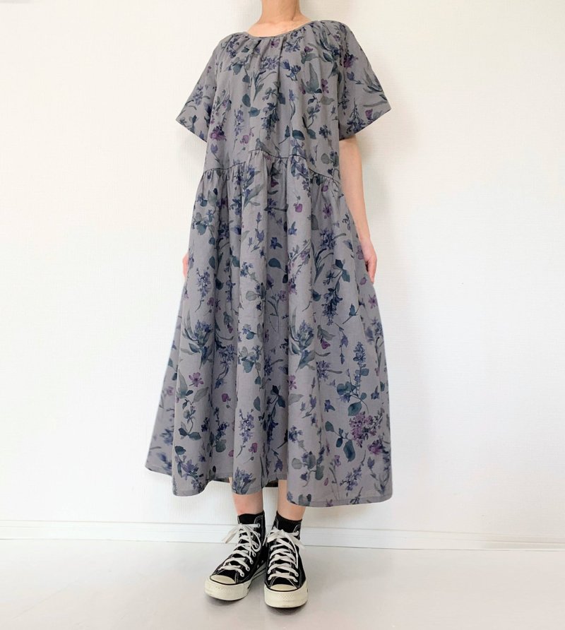 Linen short sleeve dress　Floral　cotton linen　With pocket　dark gray - ชุดเดรส - ผ้าฝ้าย/ผ้าลินิน สีเทา