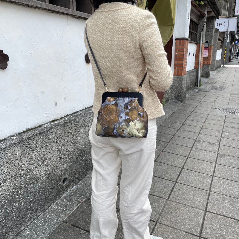 Ink flower solid wood kiss lock bag/ crossbody bag / side bag / hand bag - Messenger Bags & Sling Bags - Cotton & Hemp Black