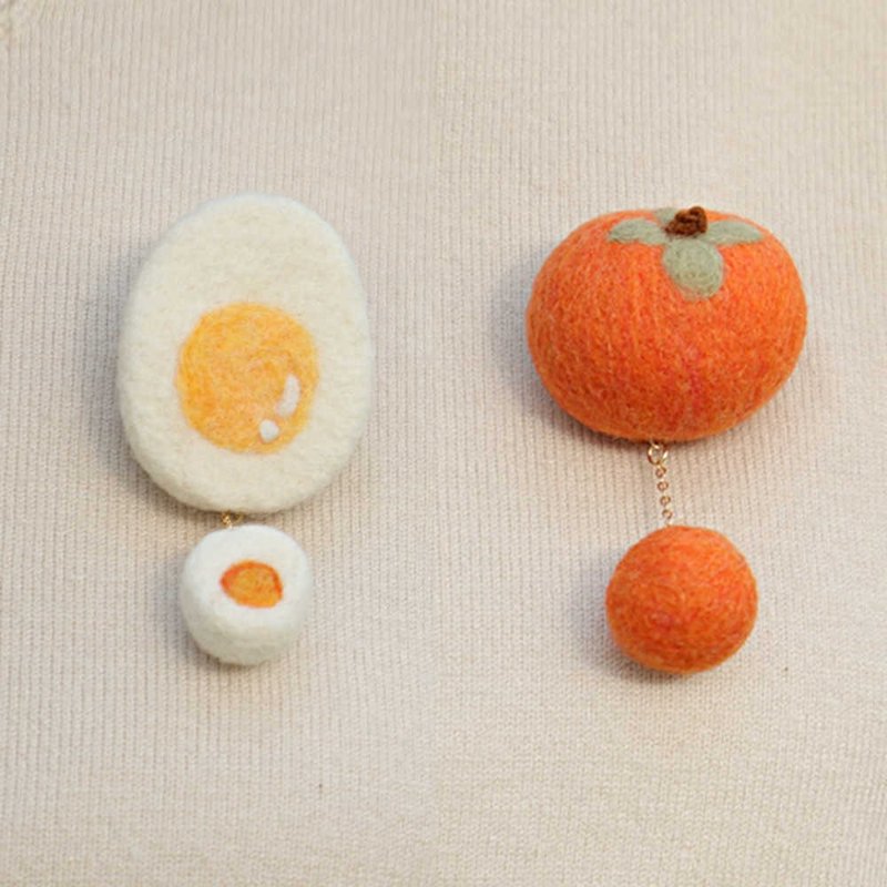 Wool felt hand-made persimmon boiled egg food brooch/pin/magnet/fridge magnet/hairpin hair accessories - Brooches - Wool Orange