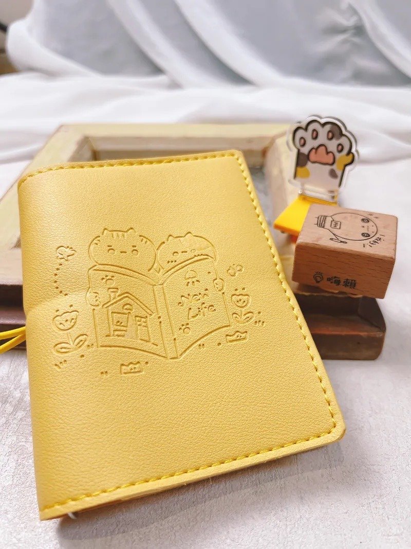 嗨賴 x LUMOS x 好築藝-開箱貓貓M5本 2026手帳展合作品 - 筆記本/手帳 - 人造皮革 黃色