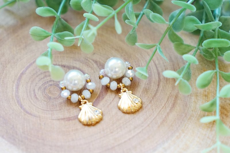 Seashell - Crystal Pearl Earrings - ต่างหู - ไข่มุก ขาว