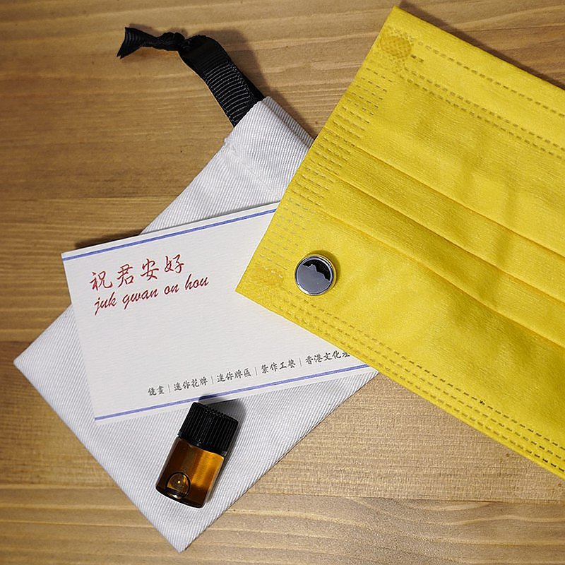 獅子山香薰扣 香港地區附送雪松精油2ml 可用於衣領 - 徽章/別針 - 其他金屬 