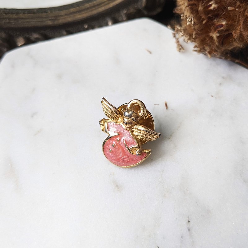 [Sunday] VINTAGE pink pearlescent cherub brooch old jewelry/old Western items - Brooches - Other Metals Pink