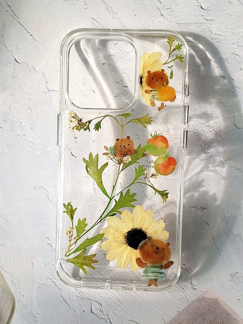 Pressed flowers phone case | iPhone15 | Gift for Her - เคส/ซองมือถือ - พลาสติก หลากหลายสี