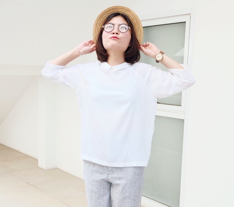 Sloped-Shoulder Shirt : White Color - เสื้อผู้หญิง - วัสดุอื่นๆ ขาว