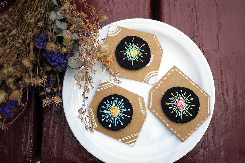 Hand-embroidered pins // fireworks series - Brooches - Thread Multicolor