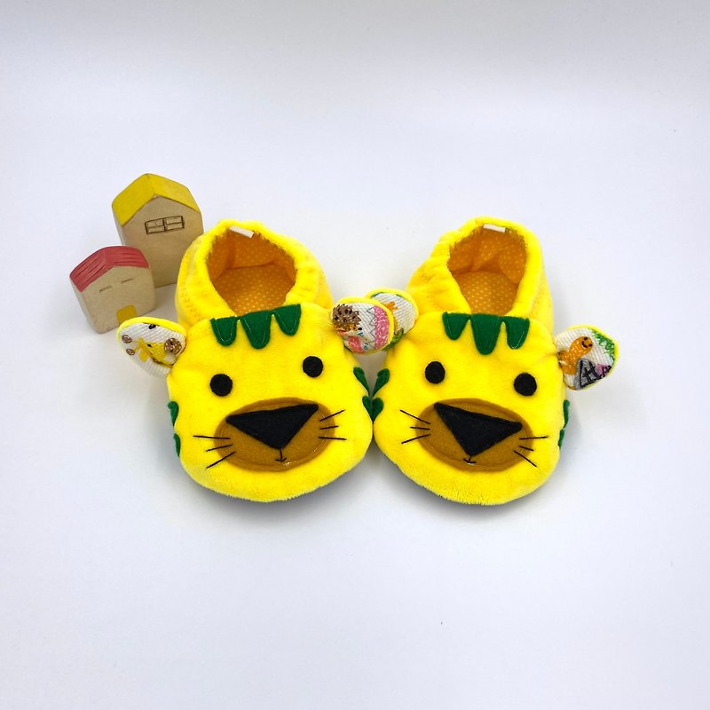Little yellow tiger style toddler shoes