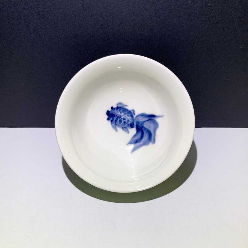 手繪金魚 孔雀開屏迷你杯 / 邱毓寧 / 鶯歌燒 / A26 - 茶壺/茶杯/茶具 - 瓷 多色