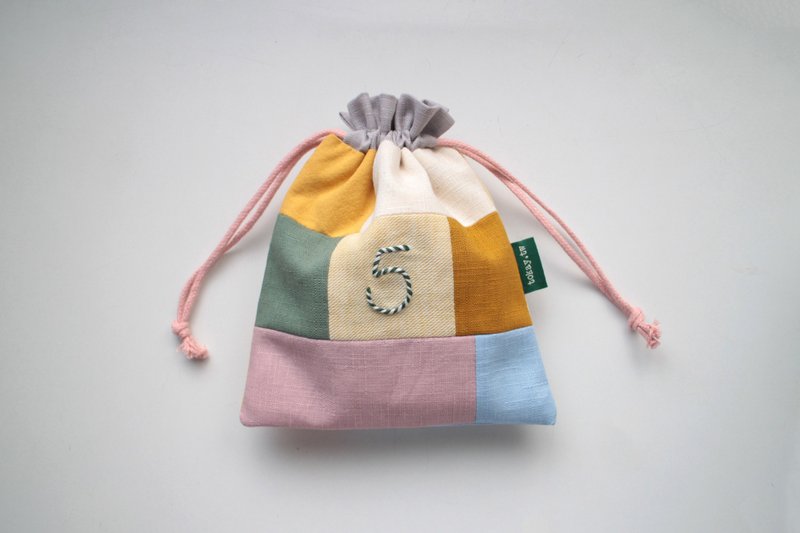 手工刺繡數字 / 拼布束口袋 / 5 - 化妝包/收納袋 - 棉．麻 多色