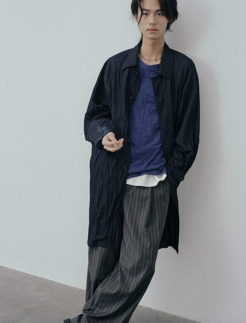 歲月長長 褶皺肌理 中長款風衣外套 - 男夾克/外套 - 其他材質 藍色