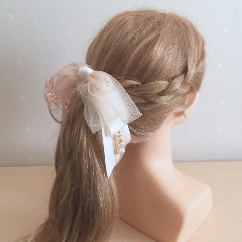 Miju/French romantic lace banana clip hair ring hair bundle intersecting clip draping asymmetrical design - เครื่องประดับผม - ผ้าฝ้าย/ผ้าลินิน ขาว