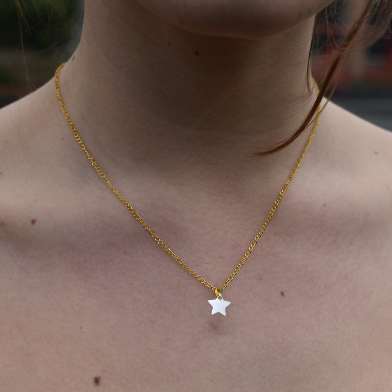 Mother of star pearl pendant necklace | by Ifemi Jewels - สร้อยคอ - วัสดุอื่นๆ สีทอง