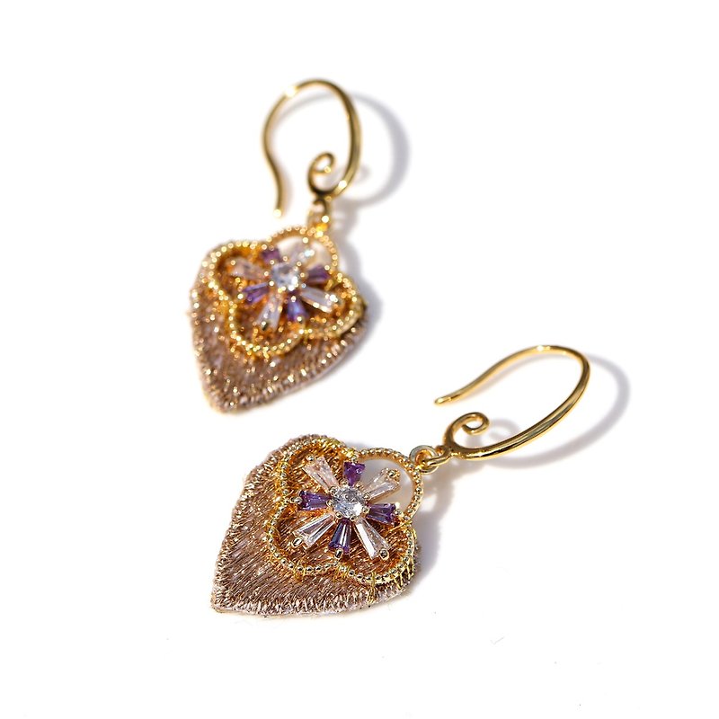 Heart-to-heart lilac palace style earrings - ต่างหู - งานปัก สีทอง