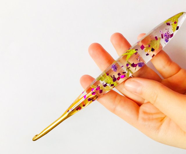 Crochet hook 5.5 mm thick handle, resin crochet hook - Shop Crochet hooks  By Kate Knitting, Embroidery, Felted Wool & Sewing - Pinkoi