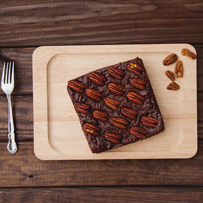 French. Brownie 6 inches #70%bittersweet chocolate #full walnut #Can be customized round - ช็อกโกแลต - อาหารสด สีนำ้ตาล