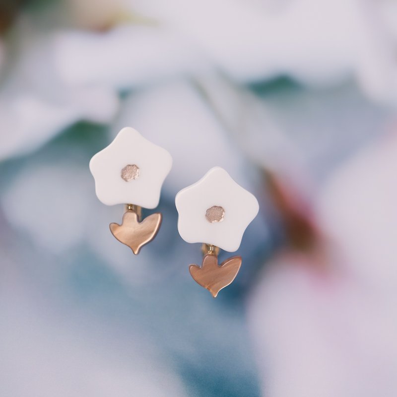 Flower Earrings/Clip-on earrings -White- - Earrings & Clip-ons - Acrylic White