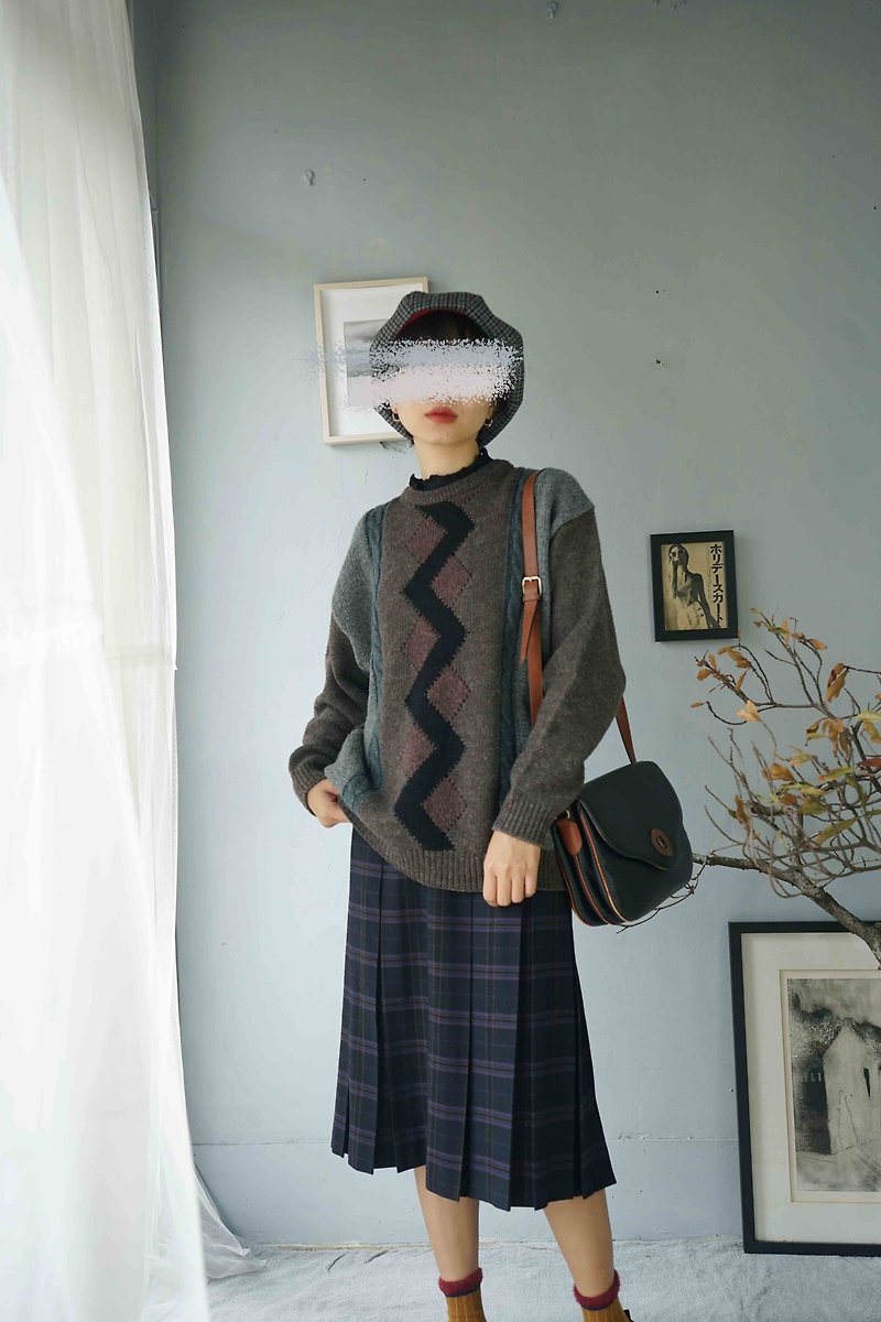 Treasure Hunting Vintage - Personalized Dark Gray Lightning Geometric Jacquard Retro Knitted Sweater - สเวตเตอร์ผู้หญิง - ขนแกะ สีเทา
