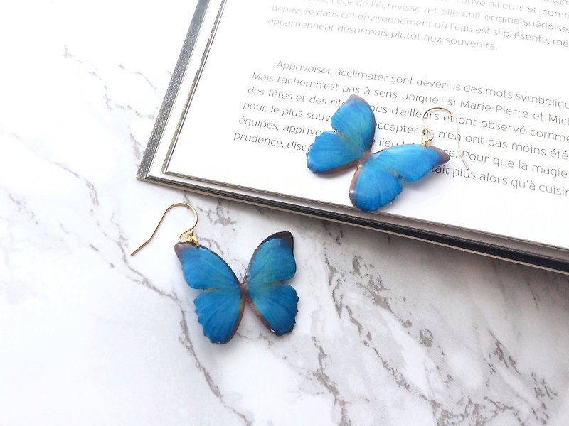 エメラルドブルーの蝶々 ピアス / イヤリング - 耳環/耳夾 - 其他材質 藍色
