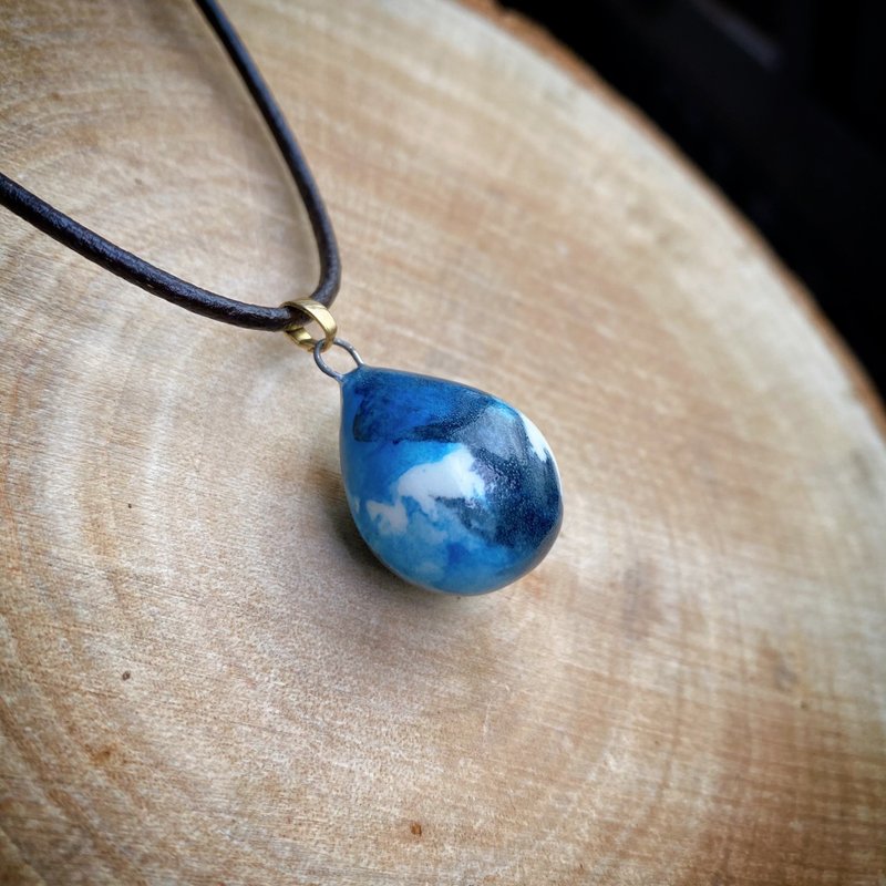 [Handmade by a potter] Perfume essential oil necklace - blue and black ink | Handmade pottery | Fragrance diffuser - Necklaces - Porcelain Blue