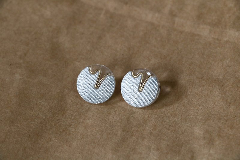 Iceberg_ Vintage handmade earrings - Earrings & Clip-ons - Plastic Silver