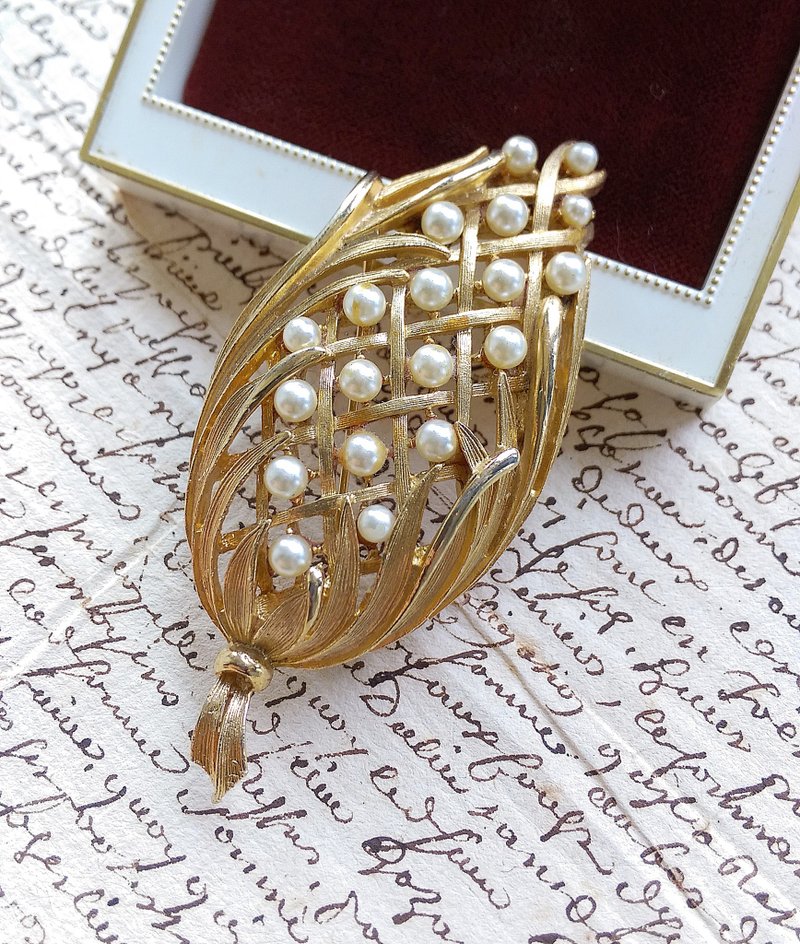 Vintage Jewelry 西洋古董飾品 LISNER 刷金 網格仿珠花 別針 - 徽章/別針 - 其他金屬 金色