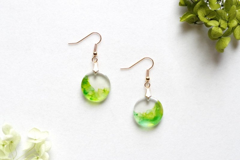 Resin Art Round Earrings - Sunlight - ต่างหู - เรซิน สีเขียว