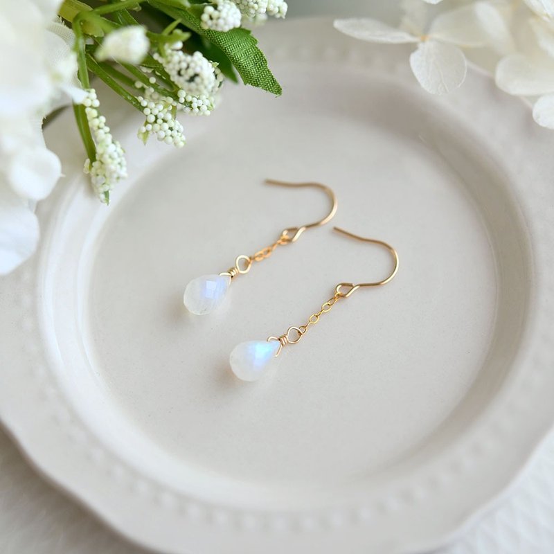 Deepen your love Rainbow moonstone chain earrings June birthstone Clip-On available - ต่างหู - เครื่องเพชรพลอย ขาว