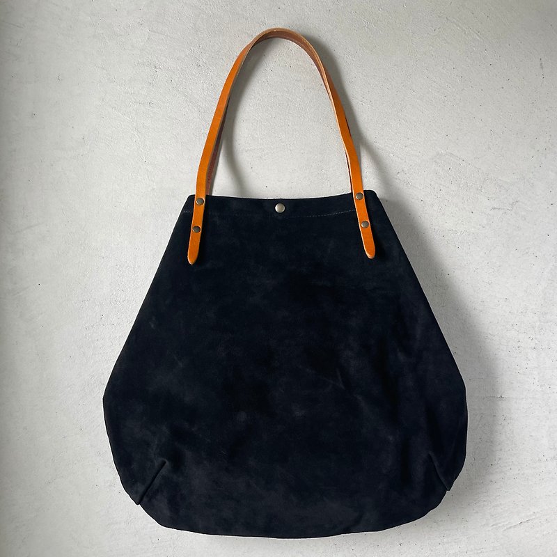[Resale in 2023] Round tote bag made of cattle floor velor and extra-thick oil slime [Black] - Handbags & Totes - Genuine Leather Black