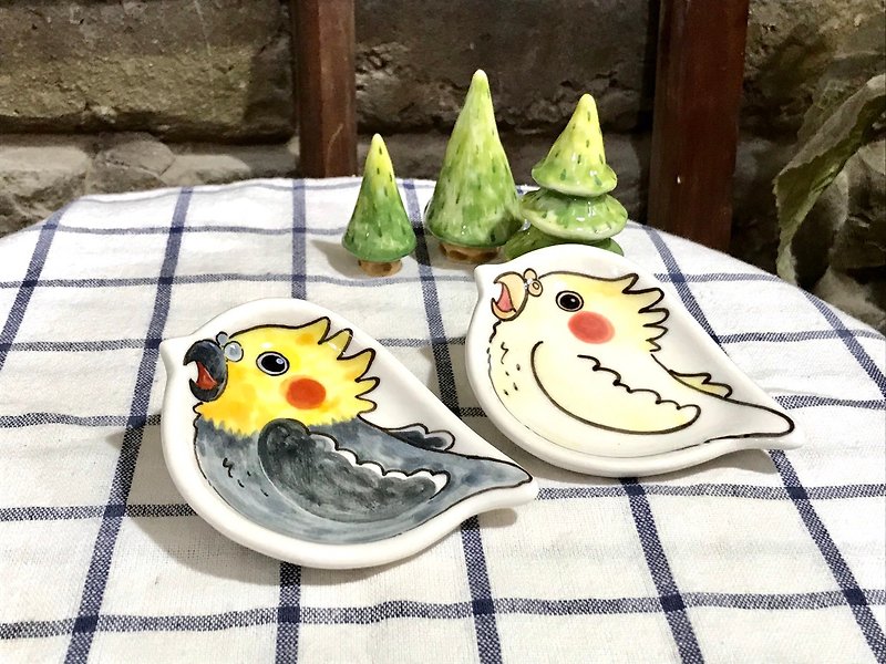 A set of two cockatiel sunbird frame bean dishes - Small Plates & Saucers - Porcelain Multicolor