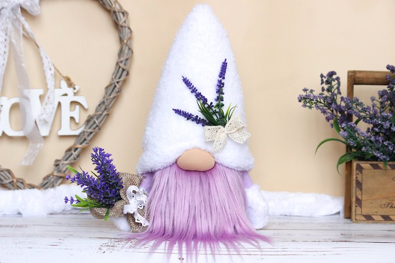 Lavender Gnome with faux lavender bundle , Spring Gnome , Lavender Decor - 公仔模型 - 其他材質 紫色