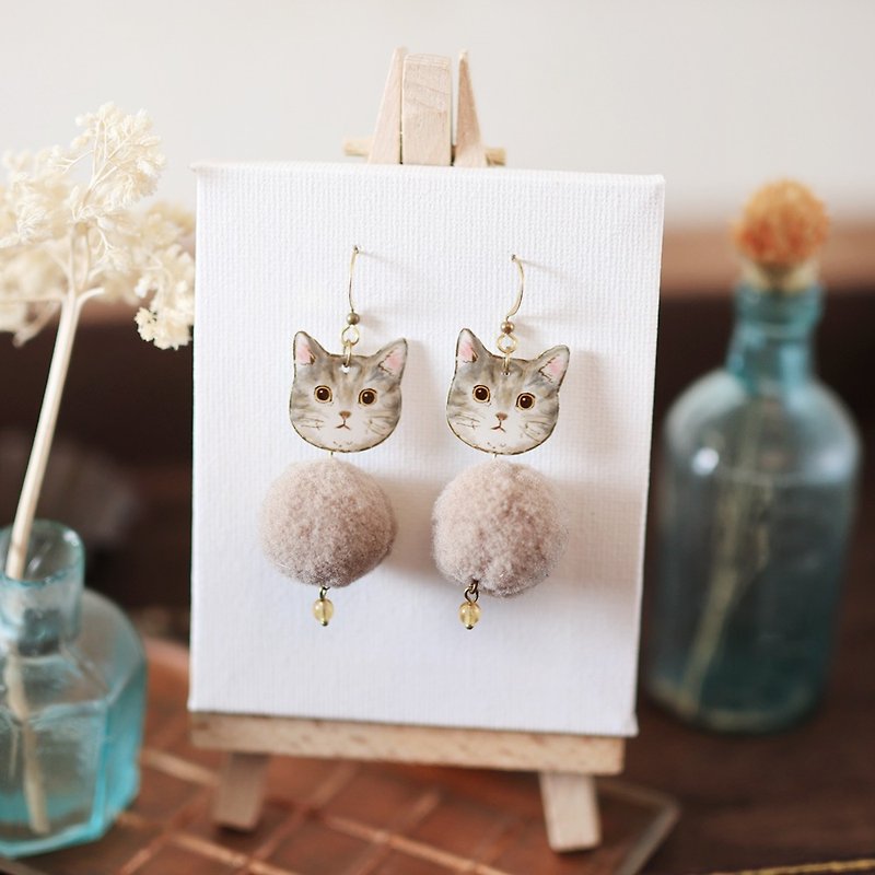 Small animal hair ball handmade earrings - gray tabby cat can be clipped - Earrings & Clip-ons - Resin Khaki