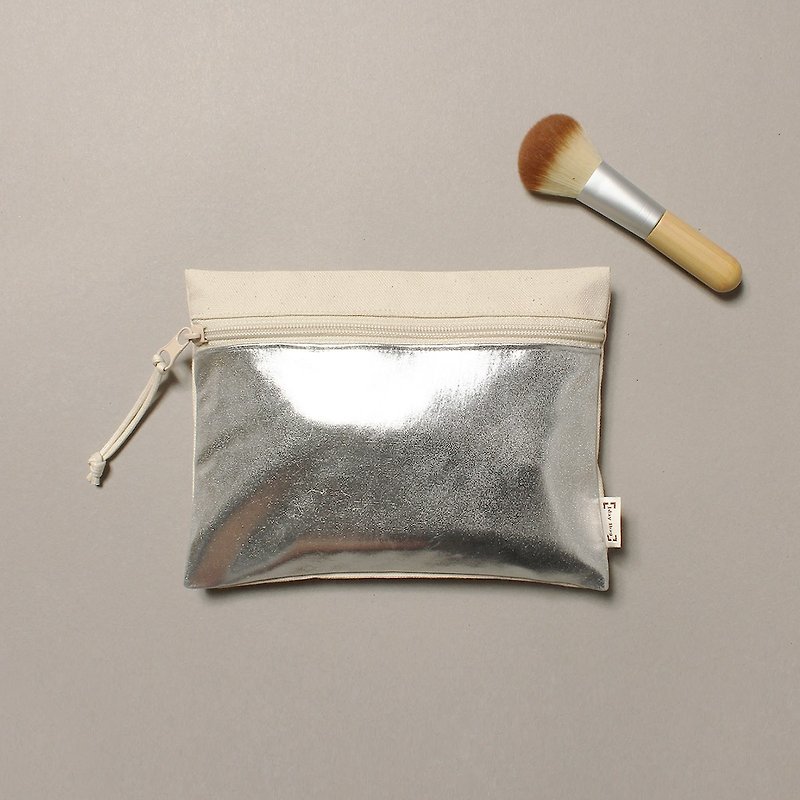 閃耀銀 LayBag 瞌睡包 化妝小物收納包 - 化妝袋/收納袋 - 棉．麻 銀色